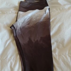 Reebok 3/4 tie-dye black and white leggings